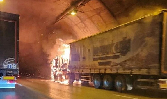 Bayraklı Tünelleri’ndeki TIR yangınıyla ilgili İzmir İtfaiyesi rapor hazırladı!