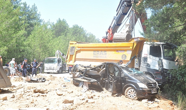 Hafriyat kamyonunun üzerine devrildiği iş insanı hayatını kaybetti