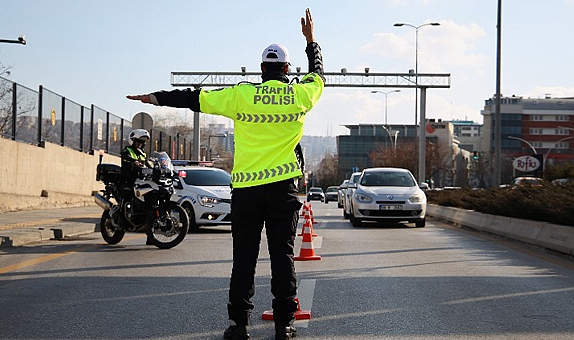 İzmir’de bayram süresince trafik emin ellerde! Her 15 kilometrede bir ekip!