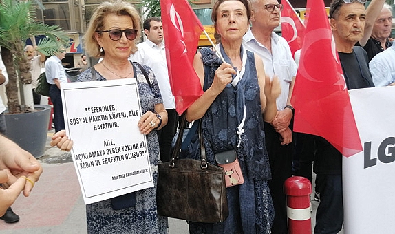 İzmir’de ‘LGBT’ tepkisi