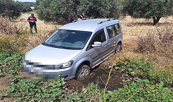 İzmir Foça’da otomobil çaldığı öne sürülen çocuk gözaltına alındı!