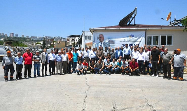 Karabağlar Belediyesi'nde bayramlaşma sevinci