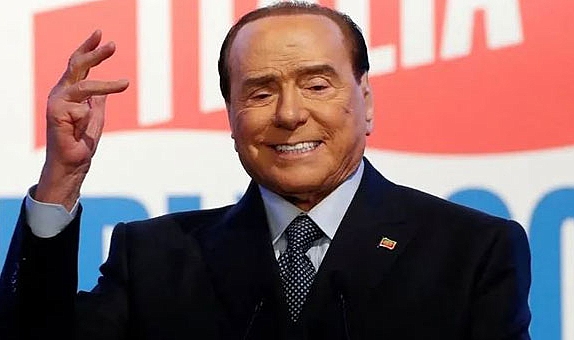 Silvio Berlusconi hayatını kaybetti