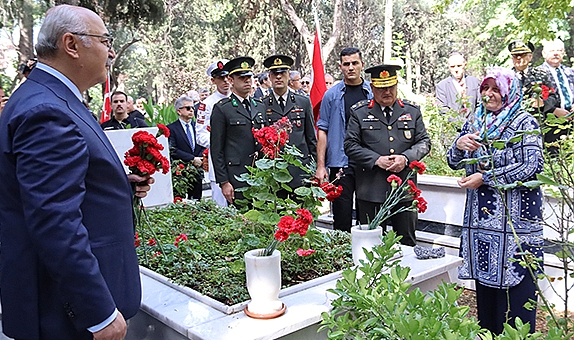 15 Temmuz şehitleri İzmir’de dualarla anıldı
