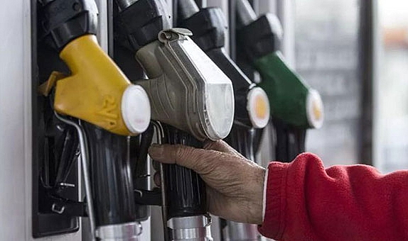 Benzine büyük zam!