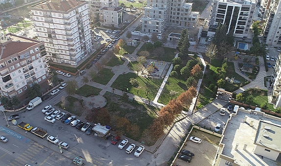 Buca Metrosu’nda çalışmalar aralıksız sürüyor! Buca Metrosu’nun yapımında ağaçlara özel koruma