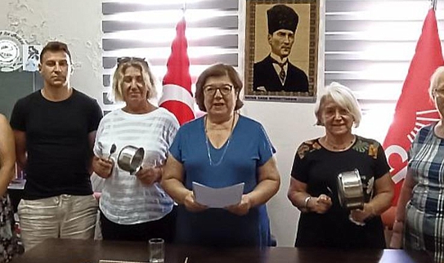 CHP Foça İlçe Örgütü Zamları Protesto Etti