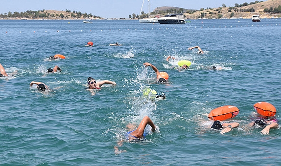 Foça’nın denizine doyamadılar!