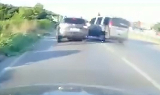İzmir’de 4 kişinin hayatını kaybettiği, 21 kişinin yaralandığı kaza görüntüleri…
