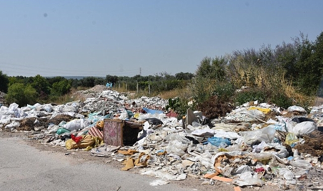 İzmir'de bir çevre felaketi daha! Tahtalı Çayı havzası çöp ve molozlarla doldu