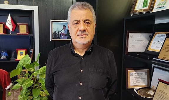 İzmir Eczacı Odası Başkanı Sayılkan’dan ilaçta KDV artışına tepki: İlaç ve sağlık hizmetleri vergi dışında tutulmalı!