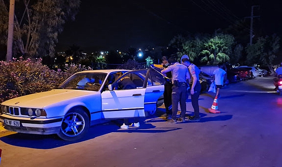 Otomobilinde cesetle karşılaştı, hayatının şokunu yaşadı