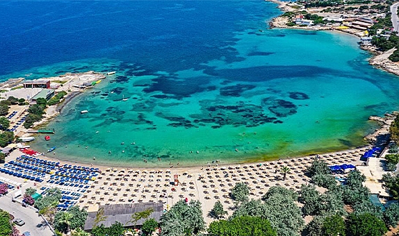 Seferihisar’da plajlara mavi bayraklar asıldı