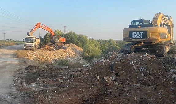 Tahtalı havzasına kaçak moloz dökülmüştü… Büyükşehir harekete geçti