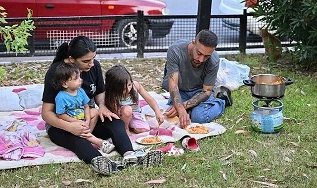 Ev sahibi kirayı 4 kattan fazla artırınca 2 çocuklu aile parka taşındı