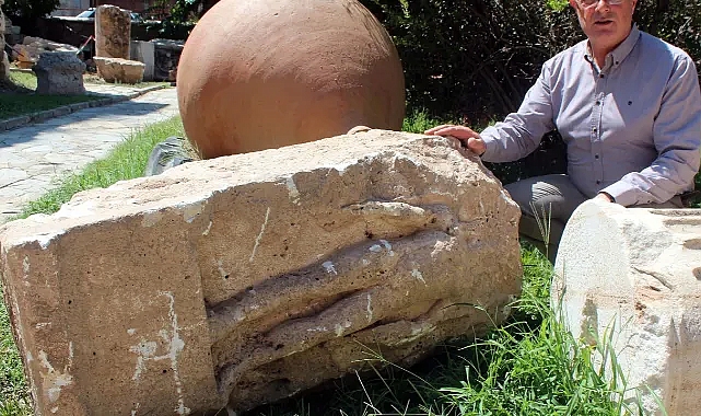 Güneş tanrısı 'Helios'a ait olduğu değerlendirilen başı olmayan kabartma bulundu