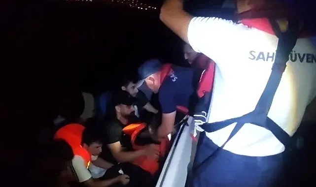 İzmir açıklarında 91 düzensiz göçmen kurtarıldı