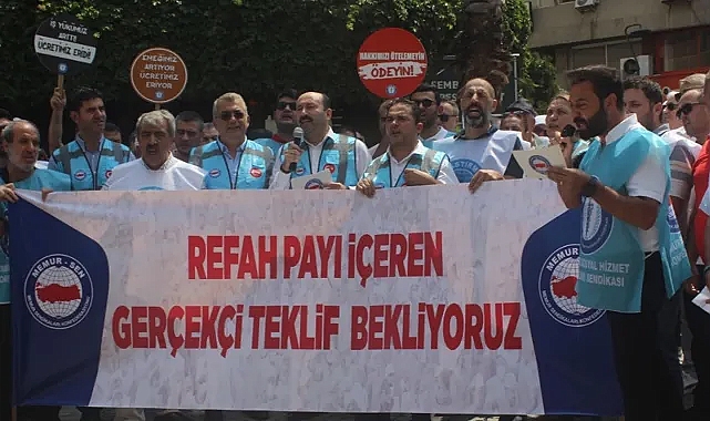 İzmir’de Memur-Sen zam teklifini protesto etti