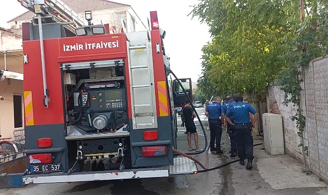 İzmir'de metruk evde çıkan yangın söndürüldü