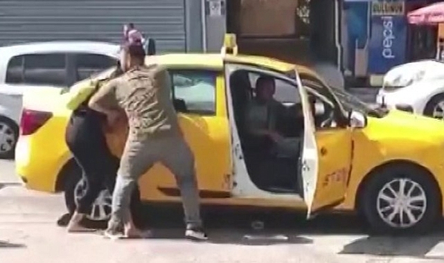 İzmir'de sokak ortasında vahşet! Eşini bayıltana kadar dövdü