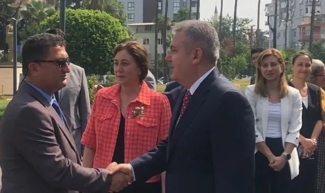 İzmir'in yeni valisi geliyor... İzmir Valiliğine atanan Süleyman Elban Adana'dan ayrıldı