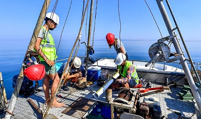 İzmir Körfezi’nin 30 farklı noktasından karot örneği alındı