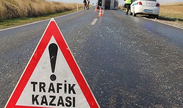Motosikletle kamyon çarpıştı, 2 kişi hayatını kaybetti