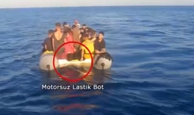 Yunan unsurları lastik bottaki motoru söküp göçmenleri ölüme terk etti! Türk ekipler imdada yetişti