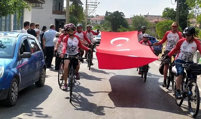 Anıtkabir’den teslim edilen bayrağı İzmirli alıyor!