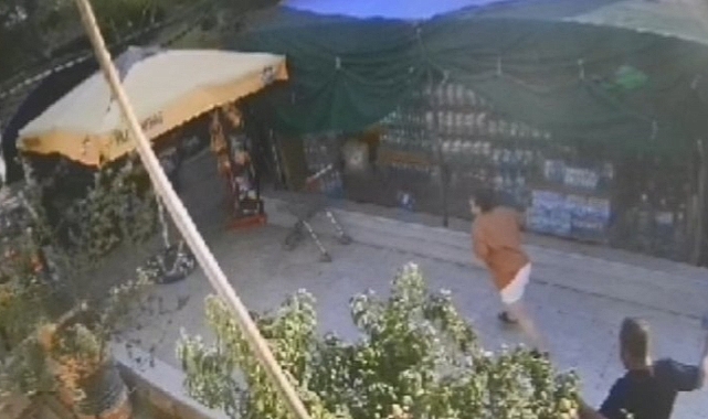 Çanakkale'deki korkunç olay kamerada! Eski eşini çalıştığı markette bıçakladı