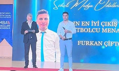 Futbol Dünyasının Uluslararası Başarı Elde Eden Menajeri Ödülünü Aldı