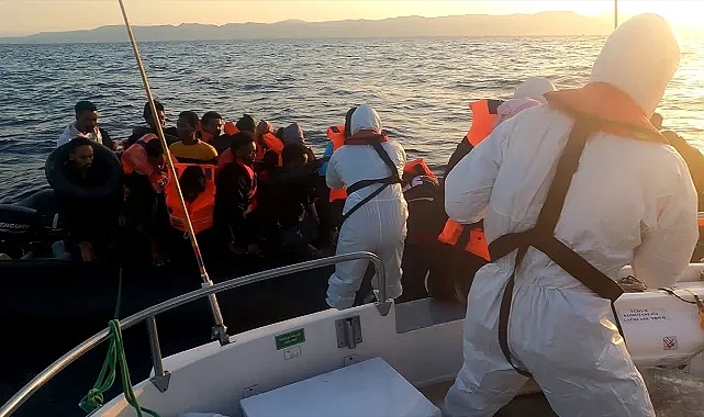 İzmir açıklarında 166 düzensiz göçmen yakalandı, 25 göçmen kurtarıldı