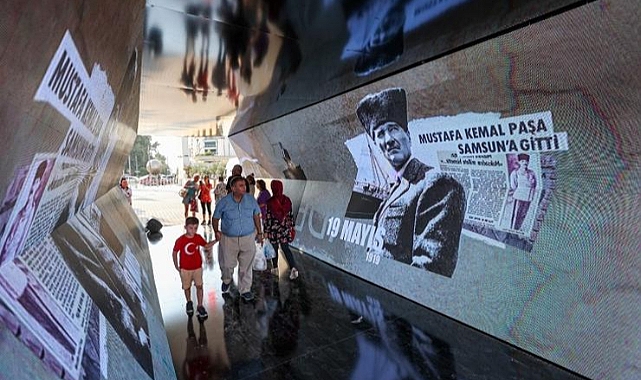 İzmirliler 92.İEF'de Ata'ya akın etti