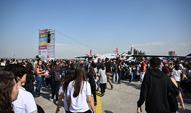 TEKNOFEST İzmir kapılarını ziyaretçilerine açtı!