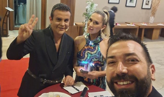 İki Güzel Dosttan Özel İsme Ödül