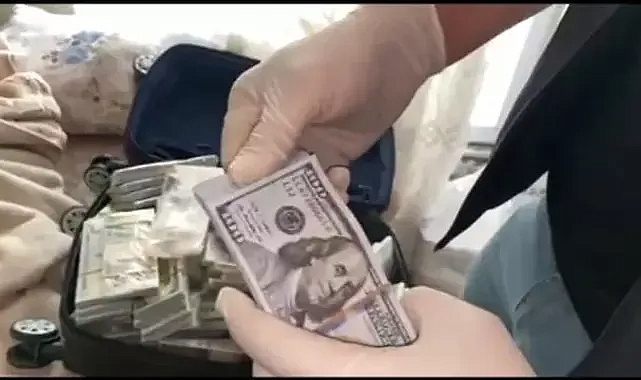 İzmir'de piyasaya sahte döviz sürmeye çalışan 2 kişi yakalandı