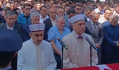 İzmir'de şehit itfaiye erinin cenazesinde gözyaşları sel oldu!