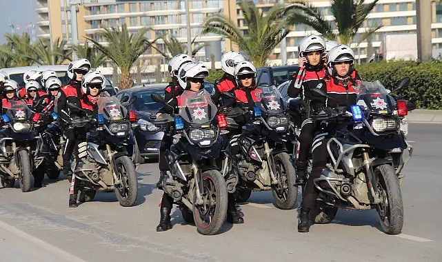 İzmir'de yunus polisleri güven veriyor