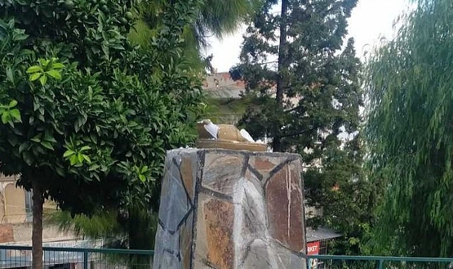 Konak'ta Atatürk büstüne çirkin saldırı!
