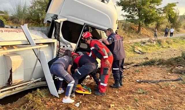Muğla'da feci kaza! Jet yakıtı yüklü tanker yoldan çıkıp tarlaya uçtu: 3 yaralı