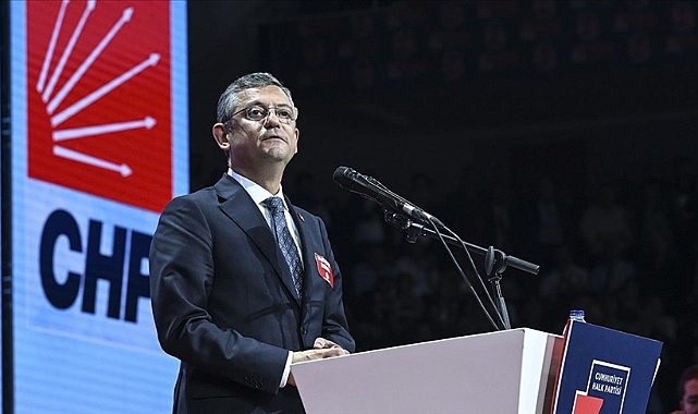 CHP lideri Özel'den yerel seçim mesajı: İzmir için anket!