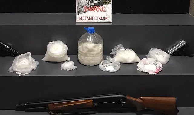 İzmir polisinden uyuşturucu tacirlerine operasyon!