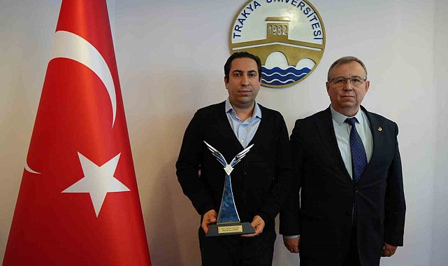 100. Yıl Bilim Ödülleri Töreni'nden ödülle dönen Prof. Dr. Altay: "Kardiyoloji Ana Bilim Dalı olarak hizmette de son dönemde çok ciddi işler yapmaya başladık"