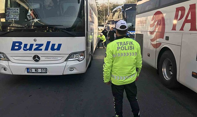 15 Temmuz Demokrasi Otogarı'nda kış lastiği ve emniyet kemeri denetimi