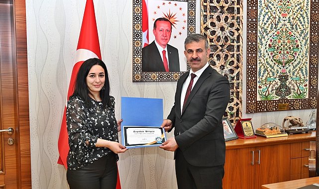 'Best Perforsmance' ödüllü flim ekibine Rektör Çiftçi'den teşekkür belgesi