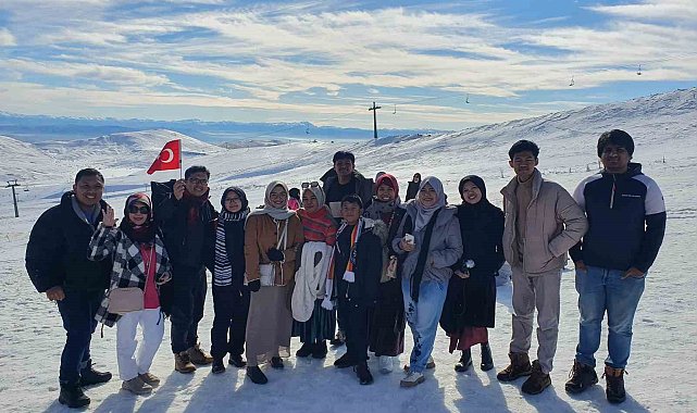 9 bin 87 kilometre uzaklıktan gelen Endonezyalı turistler Erciyes'e hayran kaldı