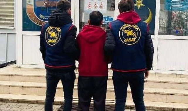 9 yıl hapis cezası ile aranan firari hükümlü saklandığı evde yakalandı