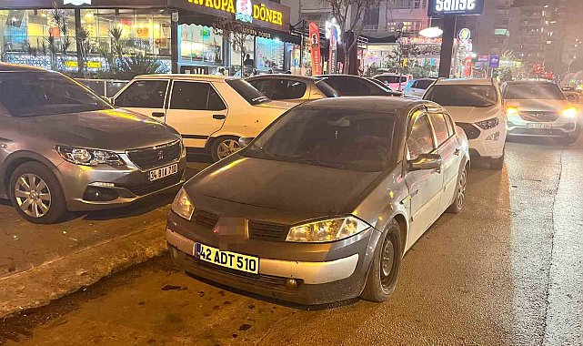 Adana'da gelişi güzel park edilen araçlar trafiği etkiliyor