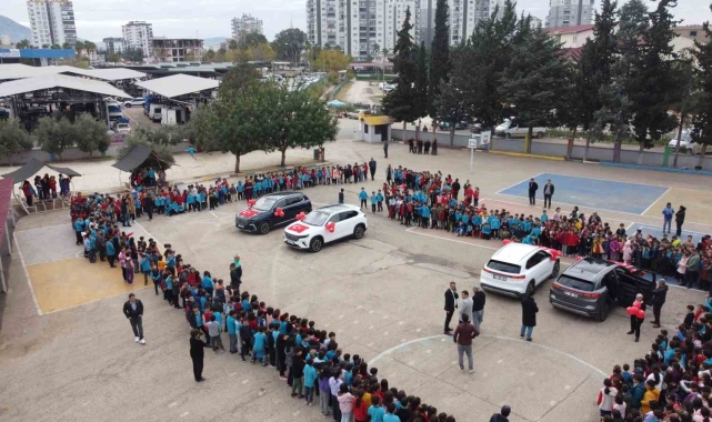 Adanalı öğrenciler Yerli Malı Haftasında Togg'u inceledi