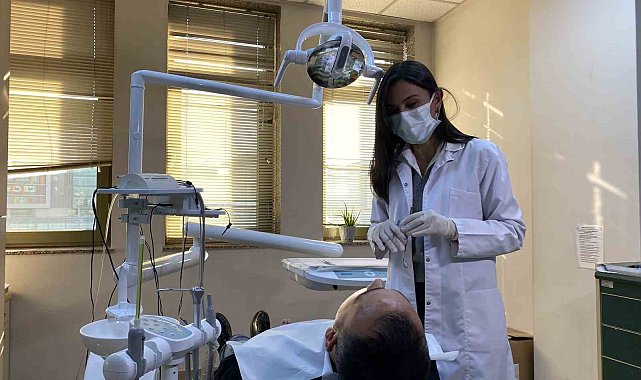 Ağız ve diş sağlığına dikkat: "Protezini çamaşır suyunda bekletenler var"